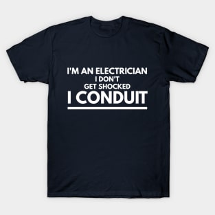 I DON'T GET SHOCKED I CONDUIT - electrician quotes sayings jobs T-Shirt